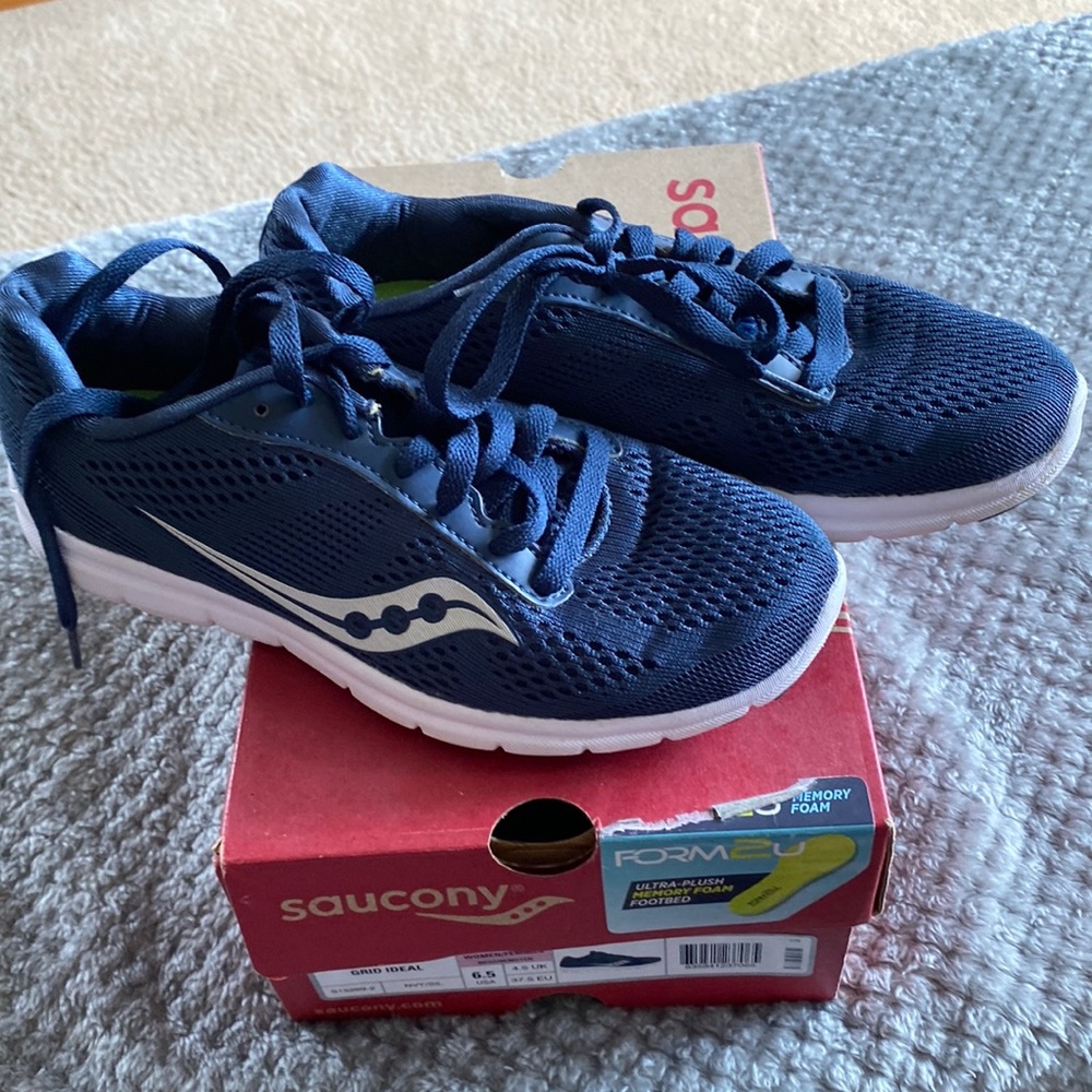 Saucony memory foam sneaker size 6.5